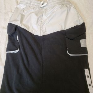 New Nike skirt size medium. Never worn